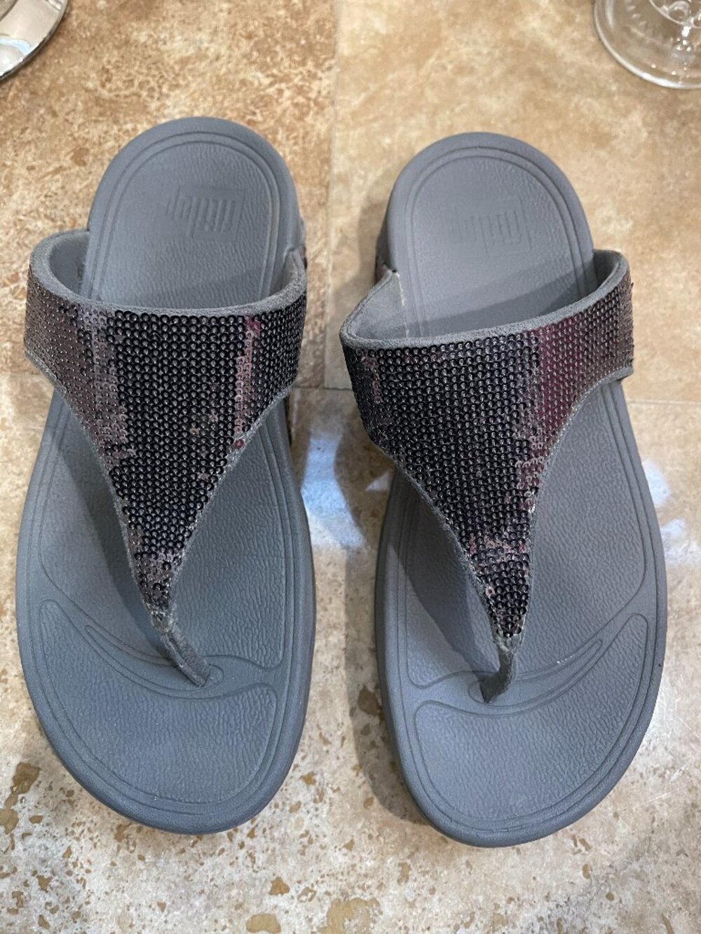 FitFlop Lulu thong sandals-silver sequins - Size 6